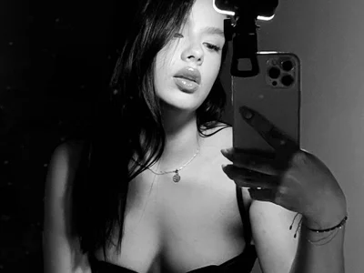 SophieCollins_1 featured webcam